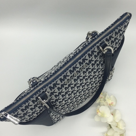 MICHAEL KORS BEDFORD LG EW TZ TOTE NAVY MULTI - Picture 7 of 8